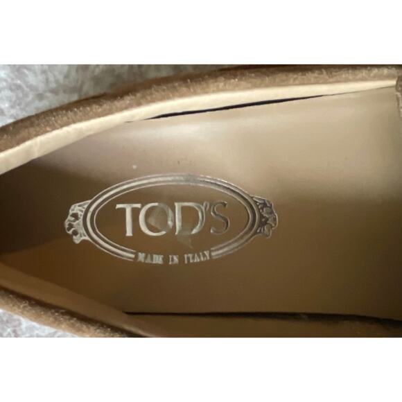 $895 NIB Authentic Tod\'s Gommino Beige Suede Driving Loafers Moccasins Men\'s 9 main image 4